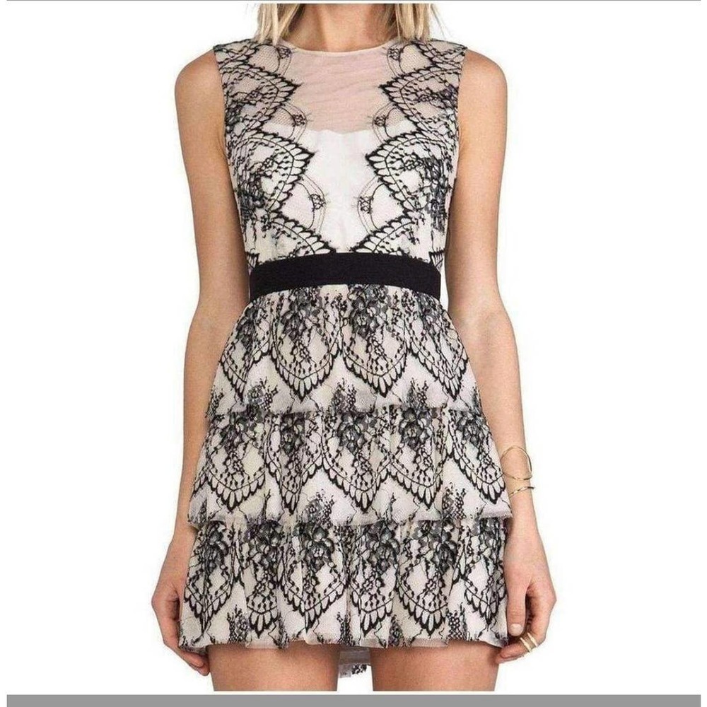BCBGMaxazria Lace Dress size 4